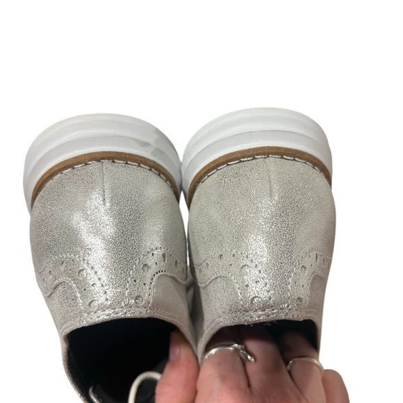 Cole Haan Zero Grand Women’s Wingtip Classic Shoe Size 7 Silver Metallic - Picture 4 of 7
